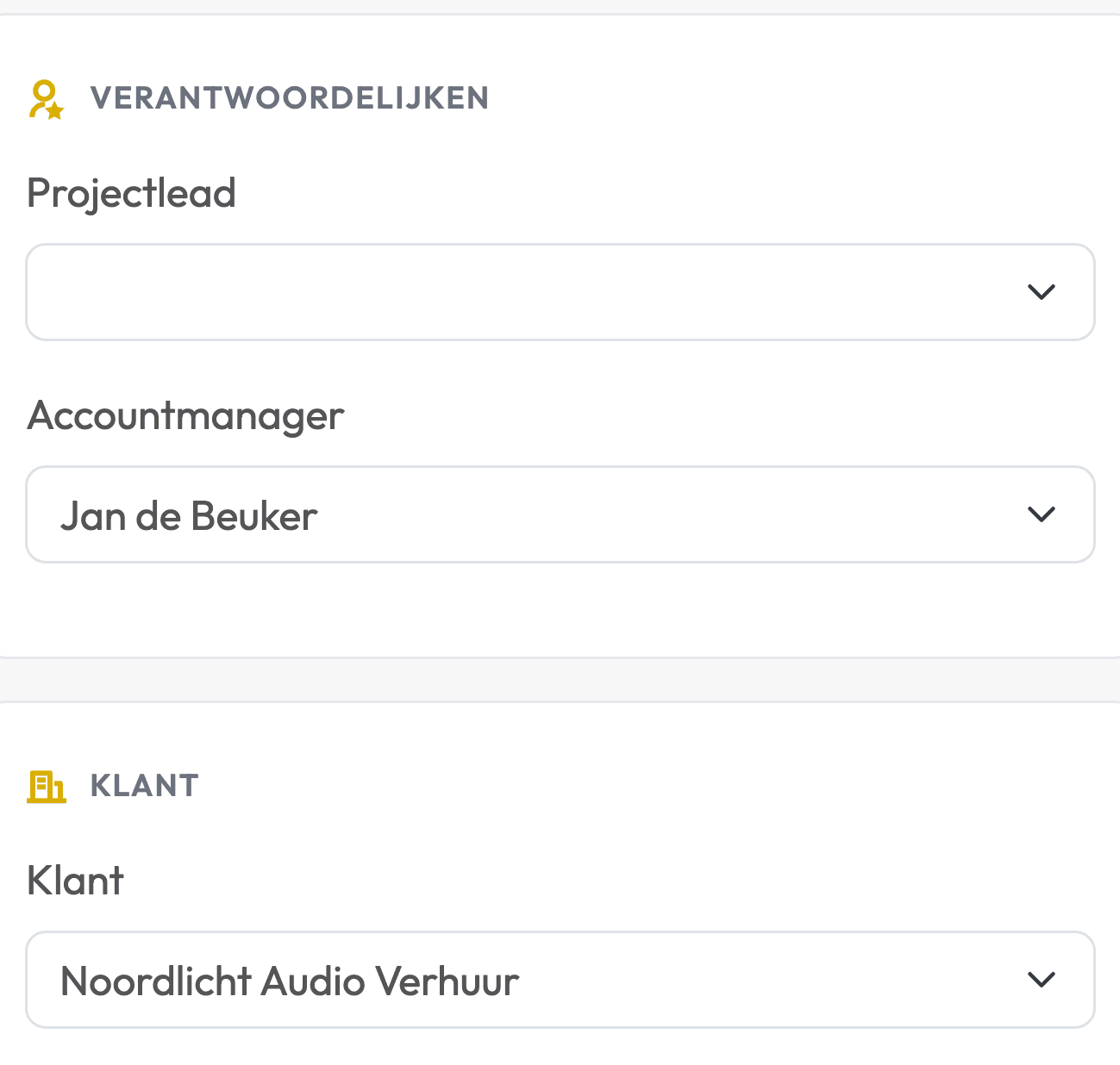 De blokken Verantwoordelijken en Klant onderaan het nieuwe-projectformulier in Backemp, met de velden Projectlead, Accountmanager en Klant ingevuld