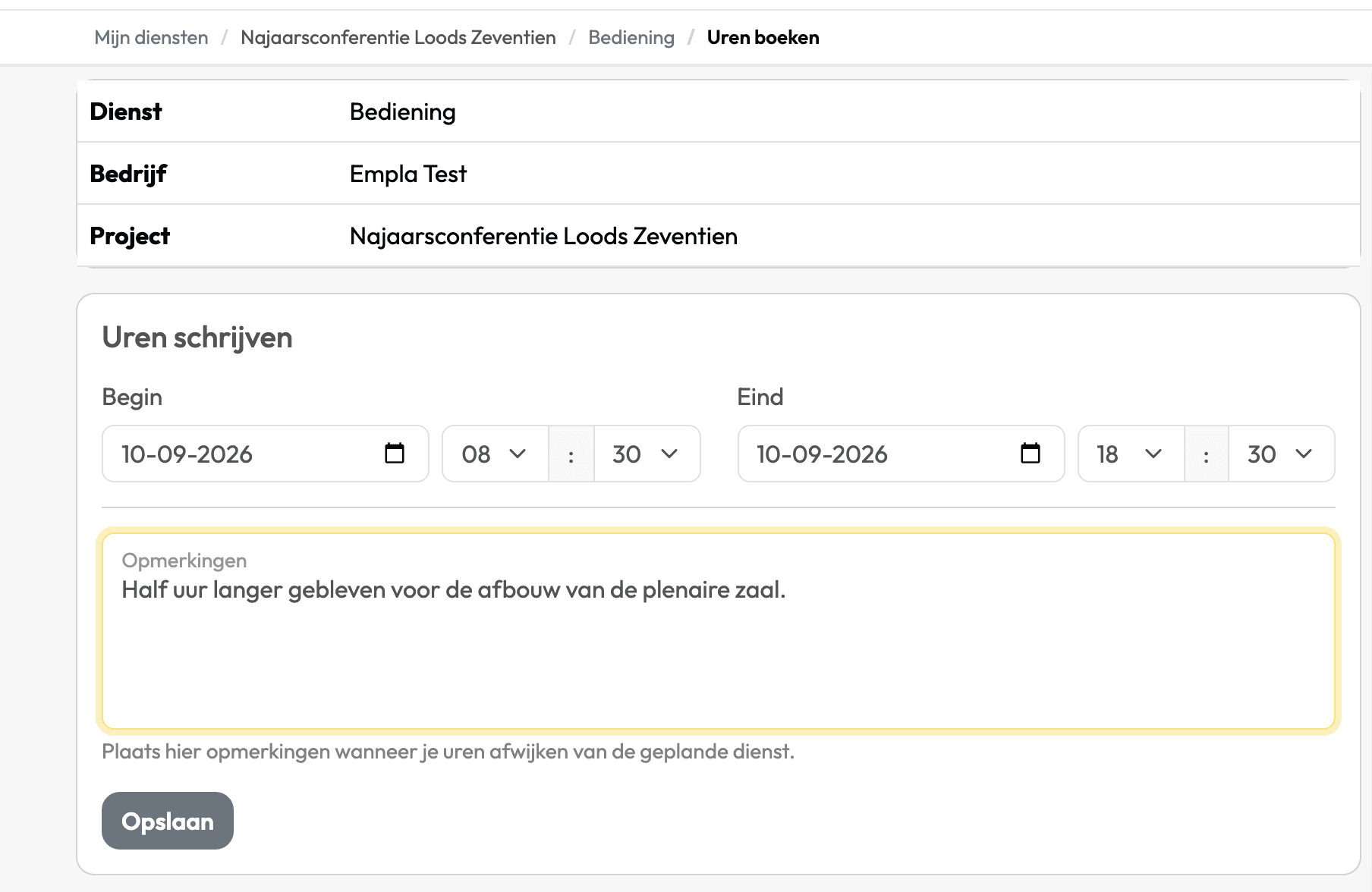Een medewerker boekt zijn gewerkte uren vanaf zijn dienst in Backemp, met voorgevulde begin- en eindtijd